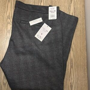 Gloria Vanderbilt Pull On Trouser. Size 22W. Color Black - Chambery Plaid